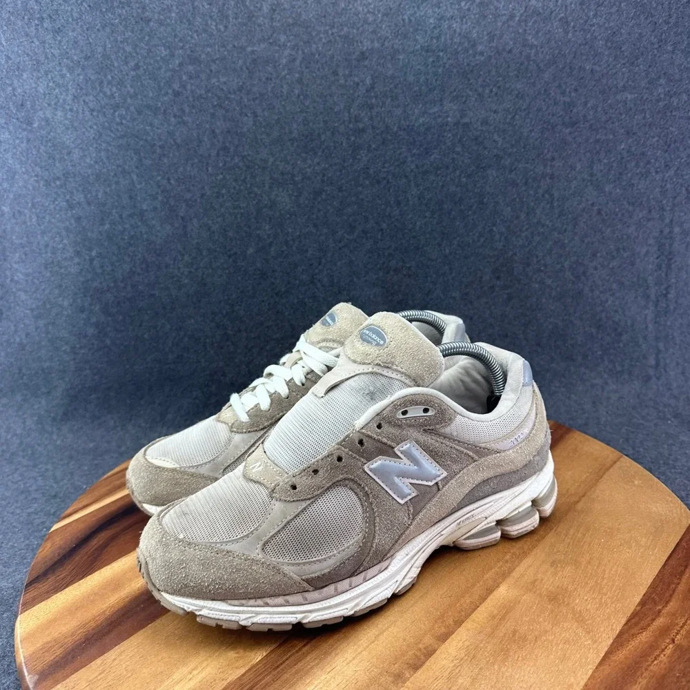 New Balance Trainers Sz 9.5 Womens Brown Driftwood Sandstone 2002R Running Shoes